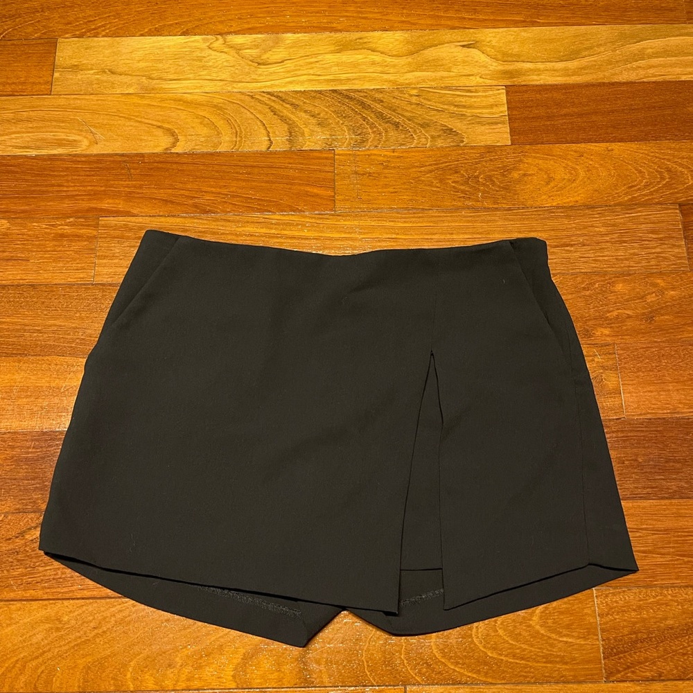 Black skort